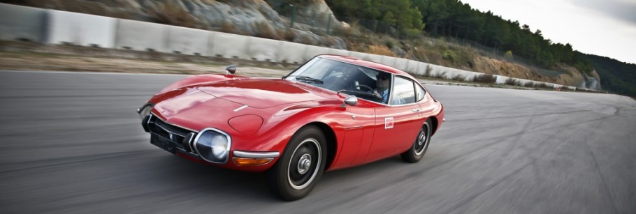 TOYOTA 2000GT